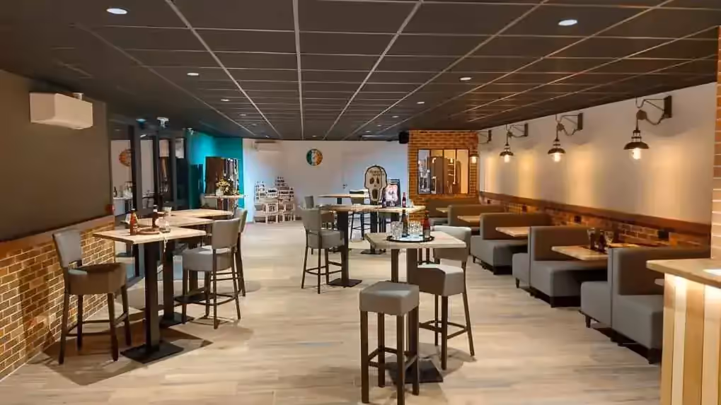 Intérieur du bar Ker Bière à Longué-Jumelles